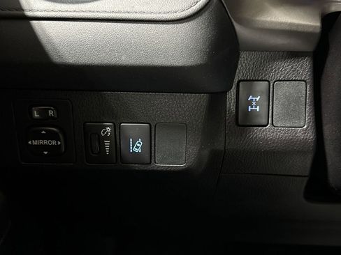 Used 2018 Toyota RAV4 LE image 18