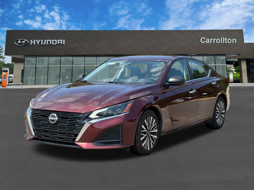 Used 2024 Nissan Altima 2.5 SV FWD image 1