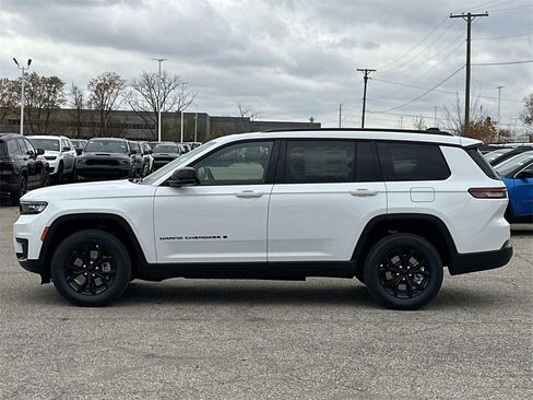 New 2025 Jeep Grand Cherokee L Altitude image 5