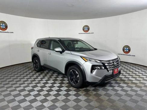 Used 2025 Nissan Rogue SV AWD/4WD image 15