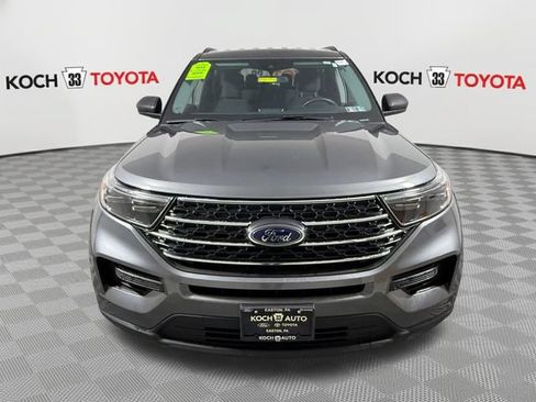 Used 2024 Ford Explorer XLT AWD/4WD image 2