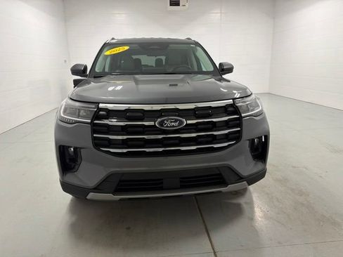 Used 2025 Ford Explorer Active w/ Active Comfort Package AWD/4WD image 2