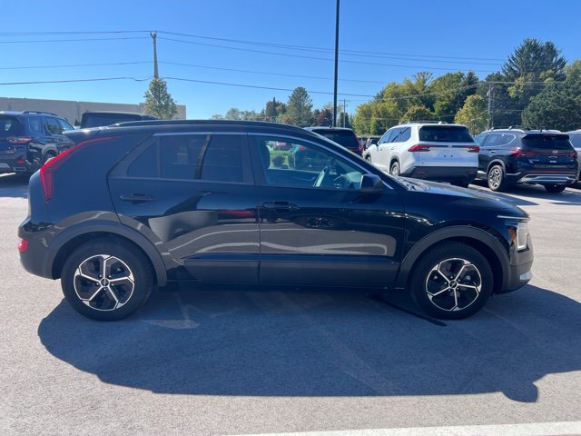 Used 2024 Kia Niro LX FWD image 2