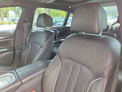 Used 2022 BMW 750i xDrive AWD/4WD image 6