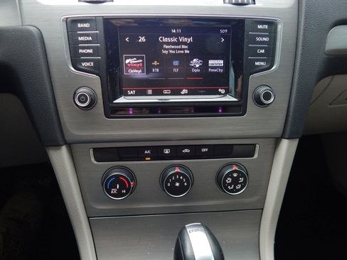 Used 2015 Volkswagen Golf TDI S image 23