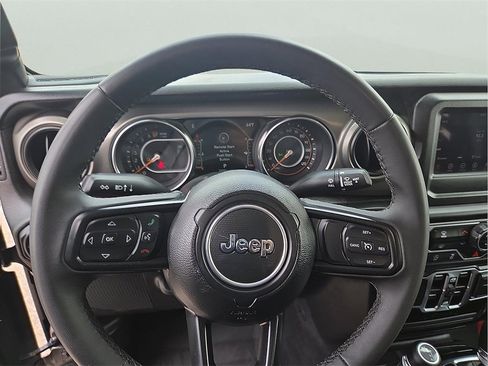 Used 2023 Jeep Gladiator Willys image 15