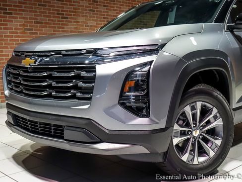 New 2026 Chevrolet Equinox LT w/ Convenience Package II AWD/4WD image 3