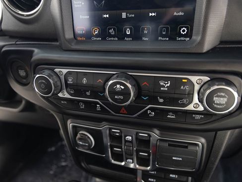 Used 2022 Jeep Gladiator Overland AWD/4WD image 22