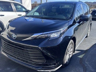 Used 2025 Toyota Sienna LE