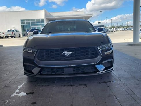 Used 2024 Ford Mustang Coupe image 3