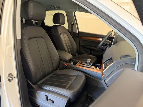 Used 2023 Audi Q5 2.0T Premium w/ Convenience Package AWD/4WD image 32