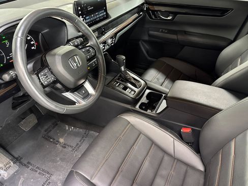 Used 2025 Honda CR-V Sport Touring image 4