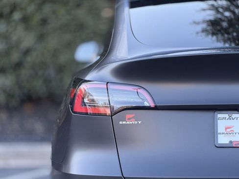 Used 2020 Tesla Model Y Long Range image 15