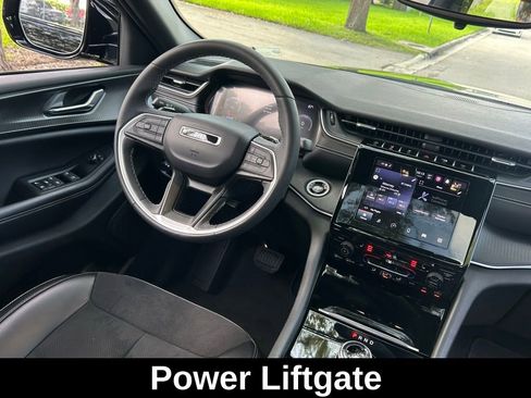 Certified 2024 Jeep Grand Cherokee Altitude image 12