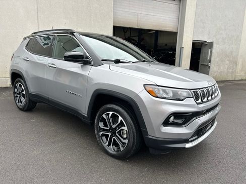 Used 2023 Jeep Compass Limited w/ Sun and Sound Group AWD/4WD image 8