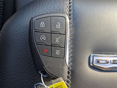 Used 2025 GMC Yukon XL Denali image 24