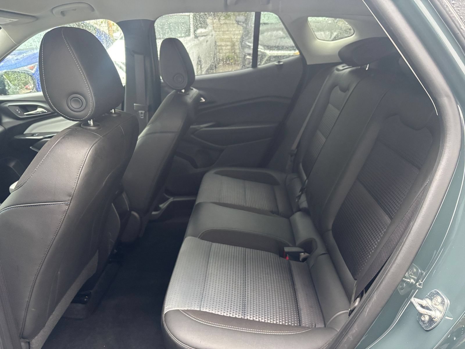 Used 2025 Chevrolet Trax LT w/ LT Convenience Package FWD image 24
