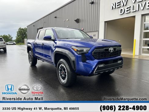 Used 2024 Toyota Tacoma TRD Off-Road AWD/4WD image 1