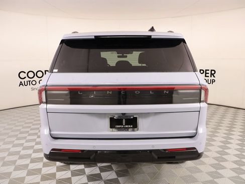 New 2025 Lincoln Navigator Reserve w/ Jet Appearance Package AWD/4WD image 24