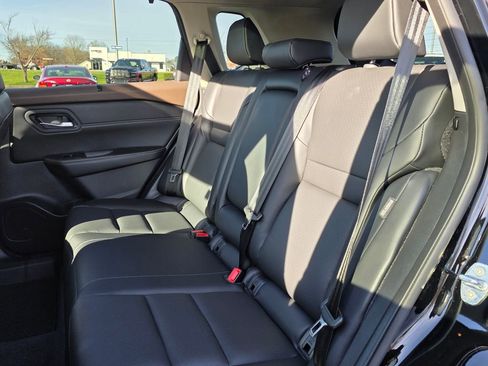 Used 2023 Nissan Rogue SV w/ SV Premium Package image 32