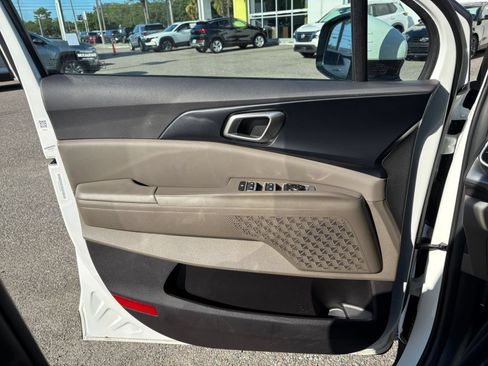 Used 2026 Kia Carnival FWD image 18