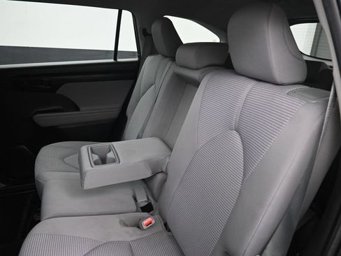 Used 2023 Toyota Highlander L FWD image 25