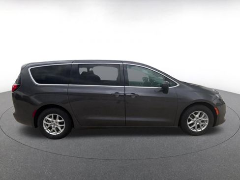 Used 2023 Chrysler Voyager LX FWD image 16