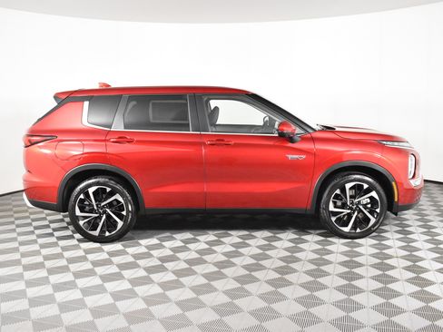 Used 2025 Mitsubishi Outlander SE image 5