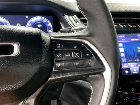 Used 2025 Jeep Grand Cherokee L Altitude AWD/4WD image 26