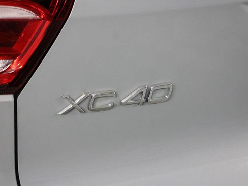 Certified 2026 Volvo XC40 B5 Plus w/ Protection Package Premier image 19