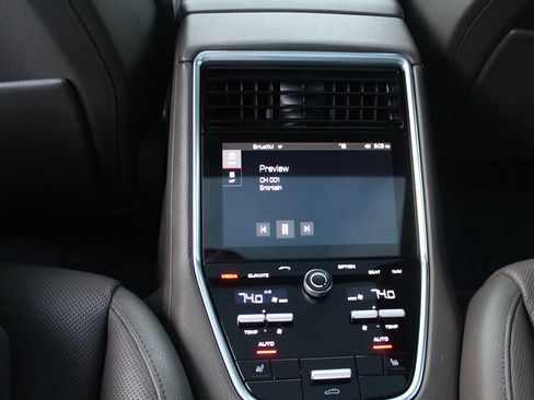 Used 2018 Porsche Panamera 4 image 35