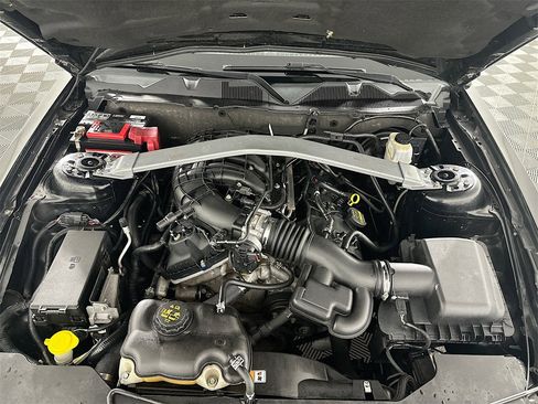 Used 2012 Ford Mustang Convertible image 31