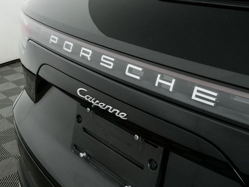 Certified 2023 Porsche Cayenne image 38