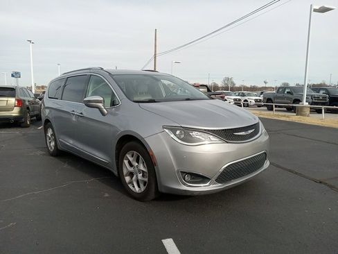 Used 2019 Chrysler Pacifica Limited image 1