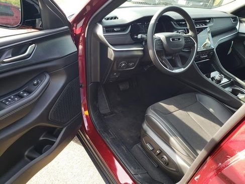 New 2025 Jeep Grand Cherokee L Laredo image 12