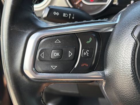 Used 2022 Jeep Wrangler Unlimited Sahara AWD/4WD image 13