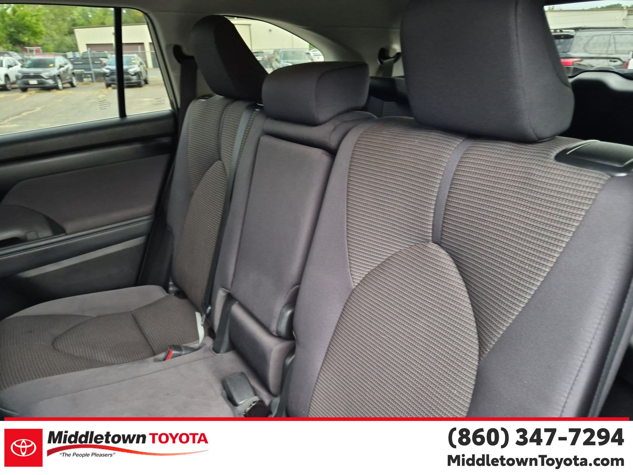 Used 2023 Toyota Highlander LE AWD/4WD image 34