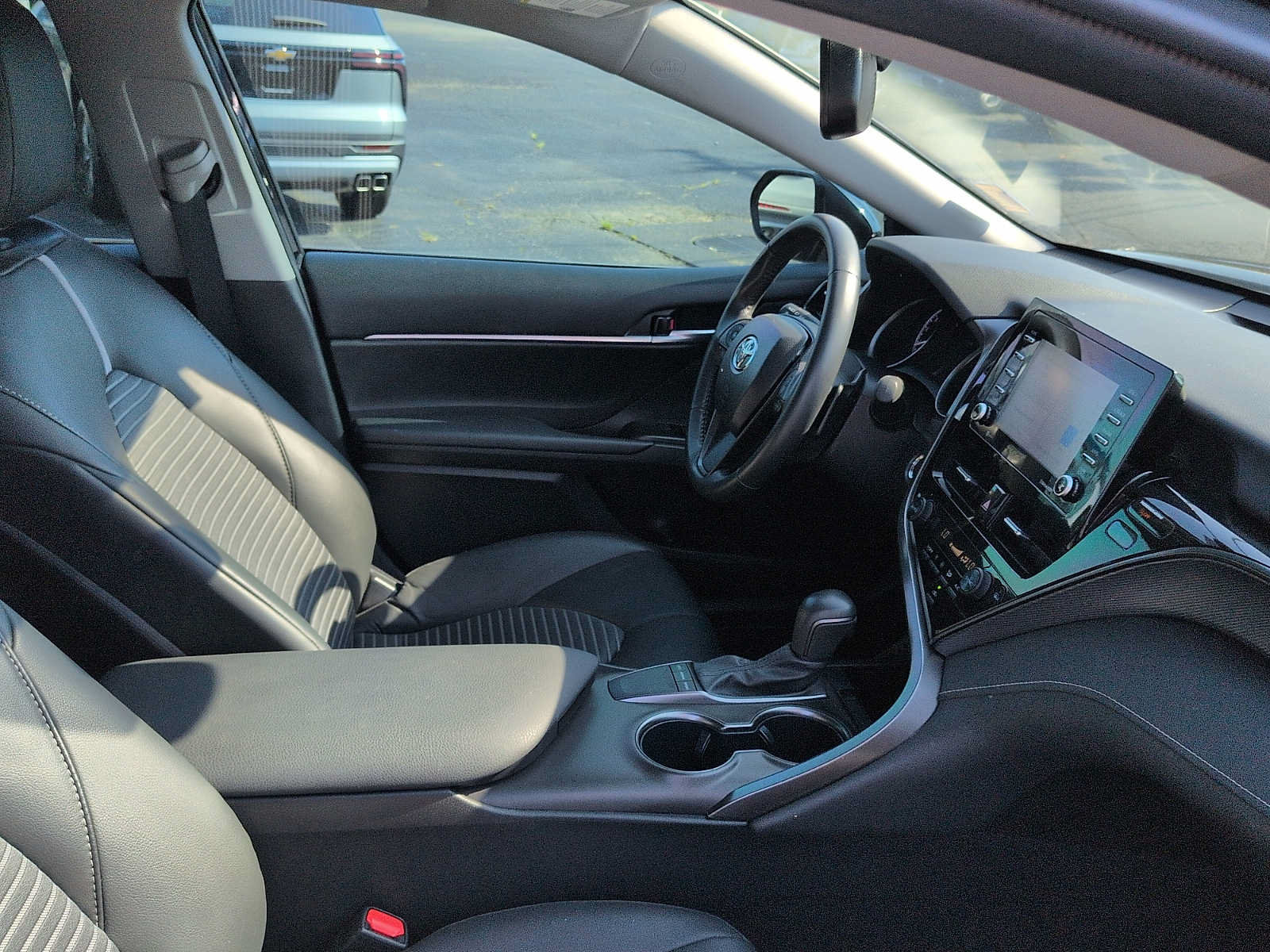 Used 2024 Toyota Camry SE w/ Convenience Package FWD image 10