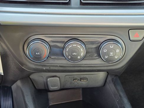 Used 2025 Chevrolet Trax LS image 21