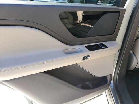 Certified 2023 Lincoln Aviator Standard w/ Premium Package image 9