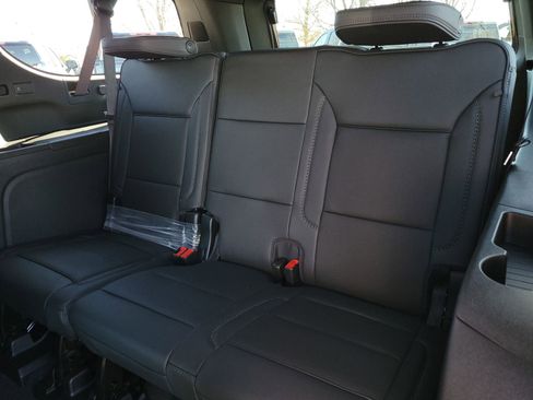 New 2026 GMC Yukon XL Denali w/ Denali Reserve Package image 9