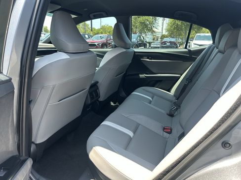 Used 2026 Toyota Camry SE FWD image 31