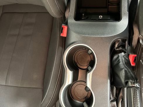 Used 2021 Ford Mustang Coupe image 22