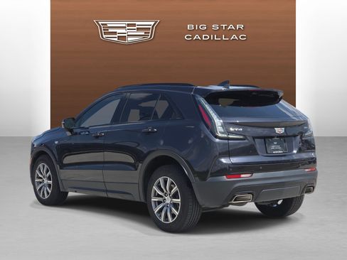 Used 2022 Cadillac XT4 Sport w/ Enhanced Visibility Package FWD image 3