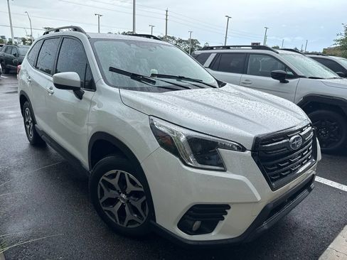 Certified 2023 Subaru Forester Premium AWD/4WD image 3