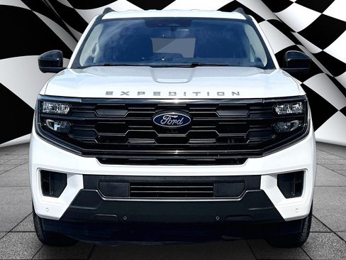 Used 2025 Ford Expedition Max Active RWD image 3