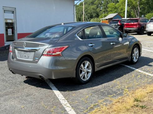 Used 2014 Nissan Altima 2.5 SV FWD image 5