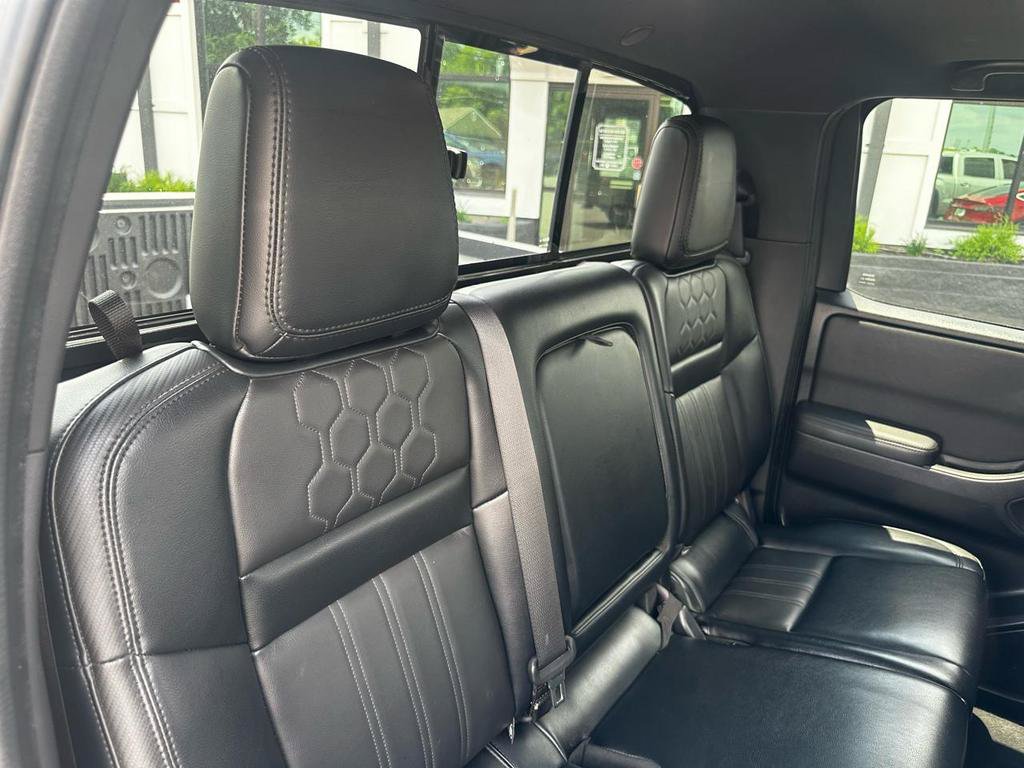Used 2022 Nissan Frontier PRO-4X w/ Pro-4X Premium Package AWD/4WD image 12
