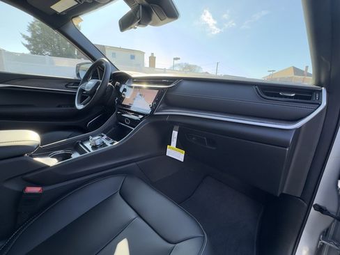 New 2026 Jeep Grand Cherokee Limited w/ Limited Altitude Package image 19