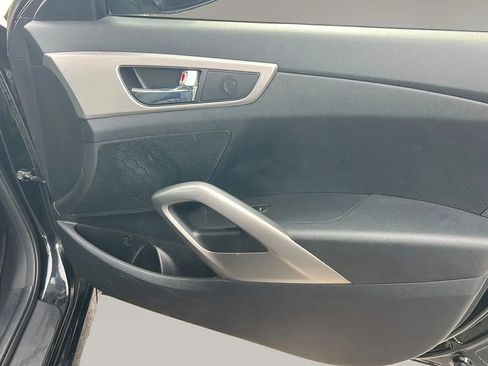 Used 2016 Hyundai Veloster image 16